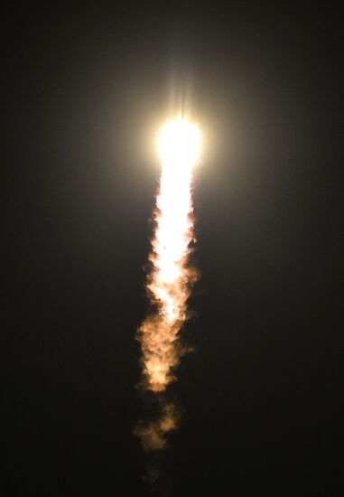 Soyuz-FG carrying Soyuz TMA-20M spacecraft launches from Baikonur Space Center