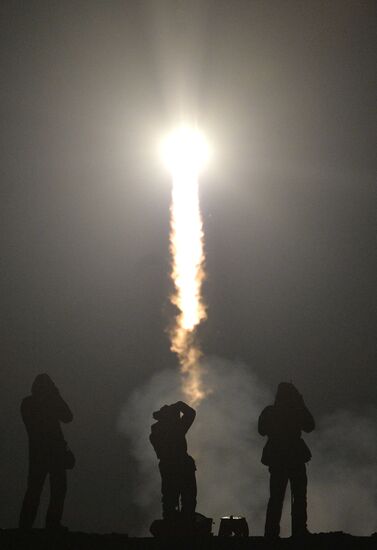 Soyuz-FG carrying Soyuz TMA-20M spacecraft launches from Baikonur Space Center