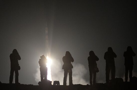 Soyuz-FG carrying Soyuz TMA-20M spacecraft launches from Baikonur Space Center