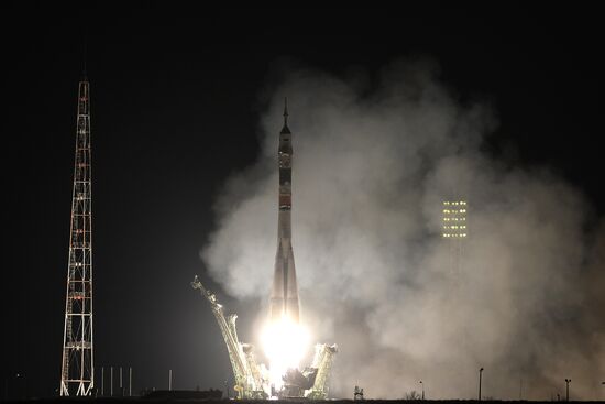 Soyuz-FG carrying Soyuz TMA-20M spacecraft launches from Baikonur Space Center