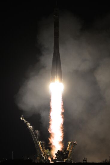 Soyuz-FG carrying Soyuz TMA-20M spacecraft launches from Baikonur Space Center