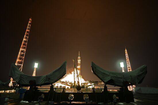 Soyuz-FG carrying Soyuz TMA-20M spacecraft launches from Baikonur Space Center