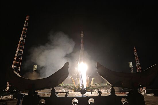 Soyuz-FG carrying Soyuz TMA-20M spacecraft launches from Baikonur Space Center