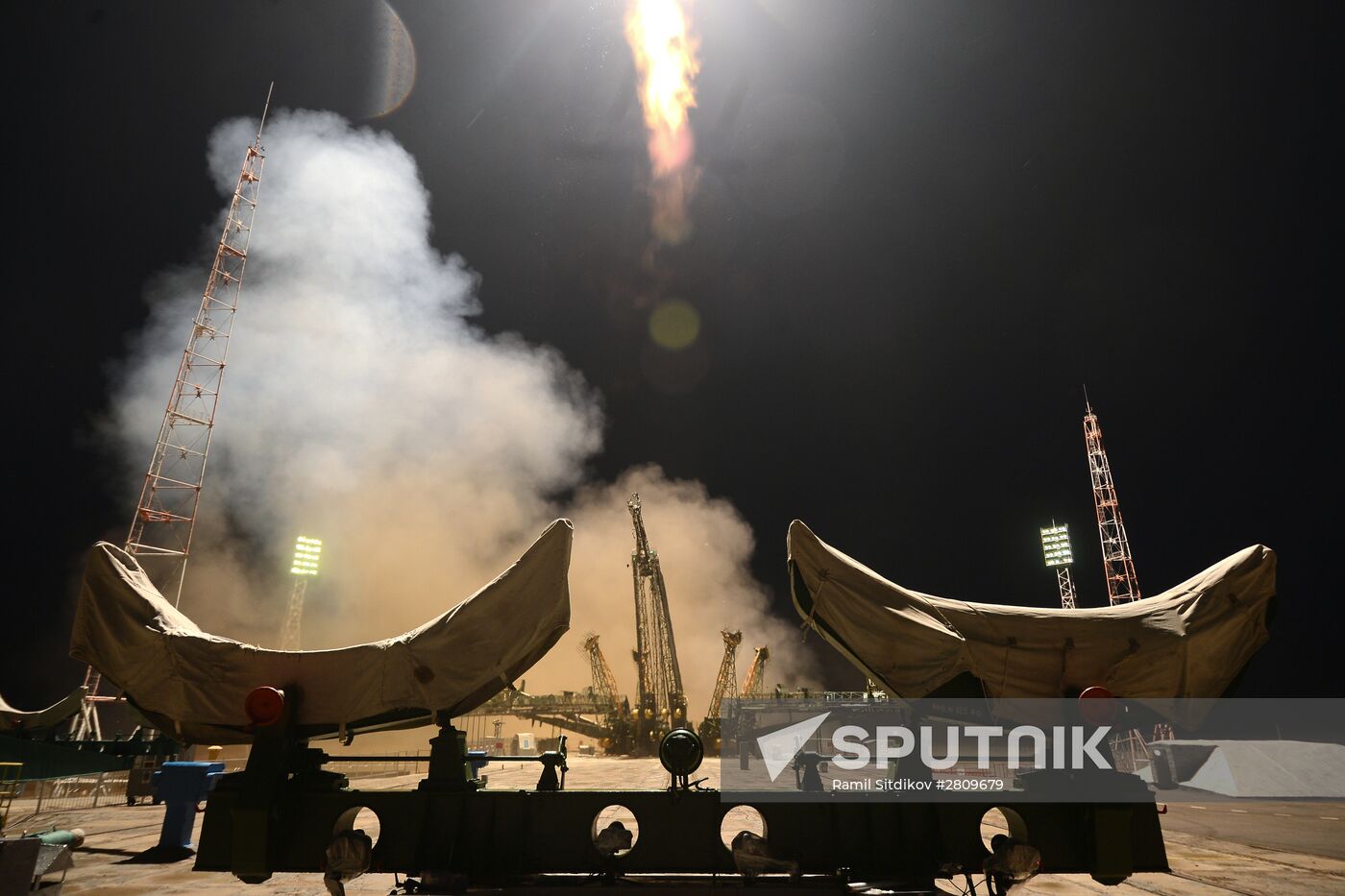 Soyuz-FG carrying Soyuz TMA-20M spacecraft launches from Baikonur Space Center