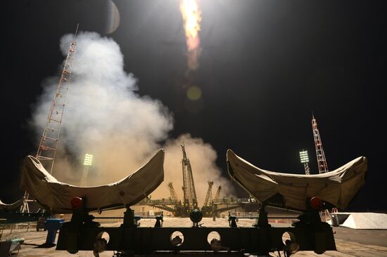 Soyuz-FG carrying Soyuz TMA-20M spacecraft launches from Baikonur Space Center
