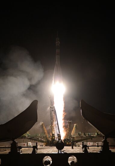 Soyuz-FG carrying Soyuz TMA-20M spacecraft launches from Baikonur Space Center