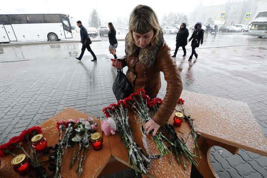 Boeing-737-800 passenger jet crashes in Rostov-on-Don airport