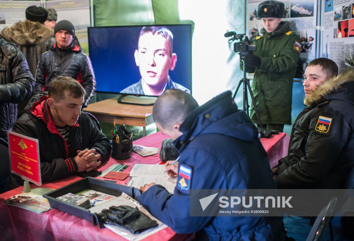 "Enlistment Contract is Your Choice" campaign in Omsk
