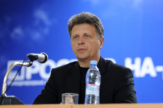 Boeing-737-800 passenger jet crashes in Rostov-on-Don airport