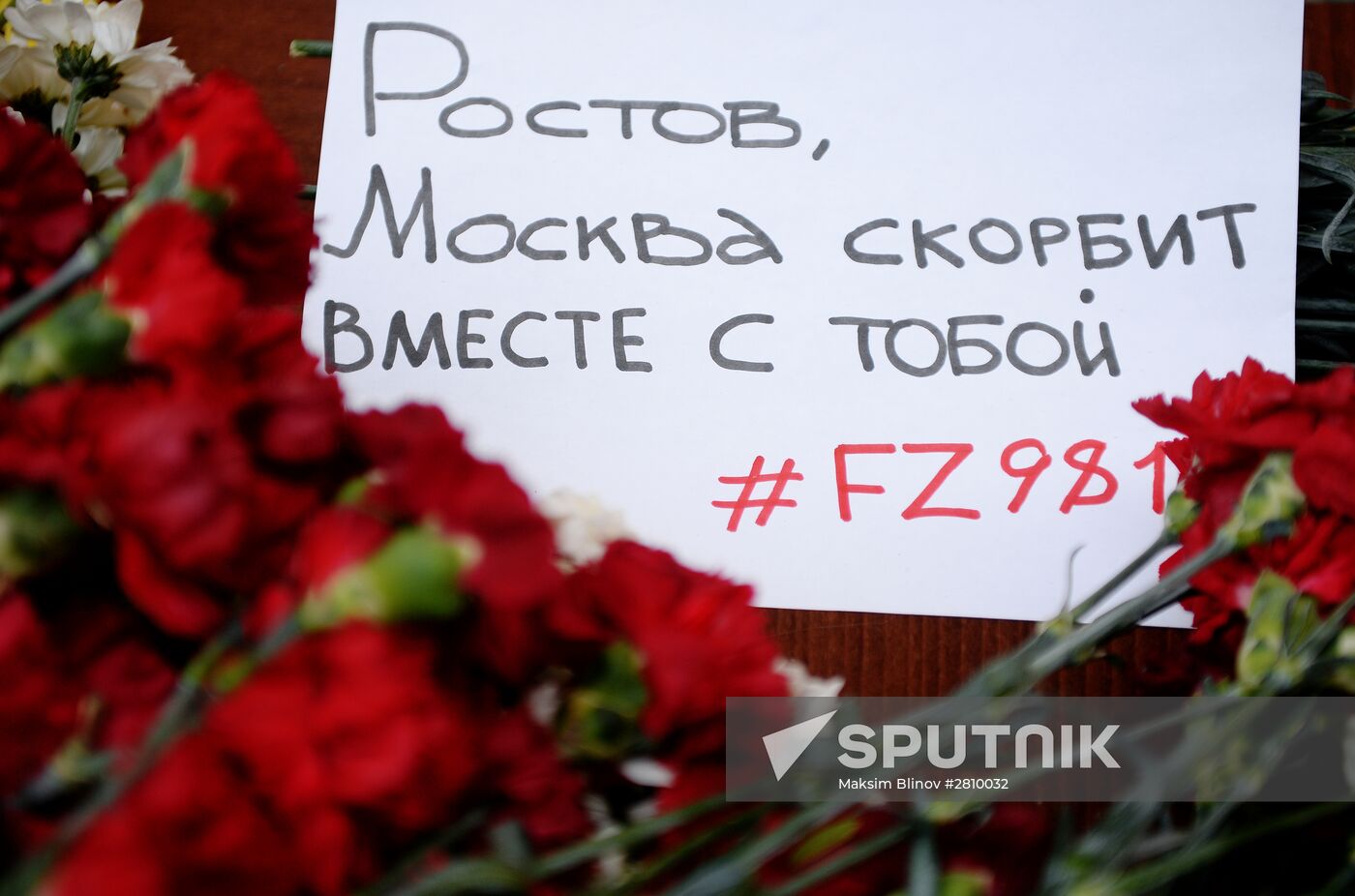 Boeing 737-800 crash victims commemorated outside Moscow's office of Rostov Region delegation