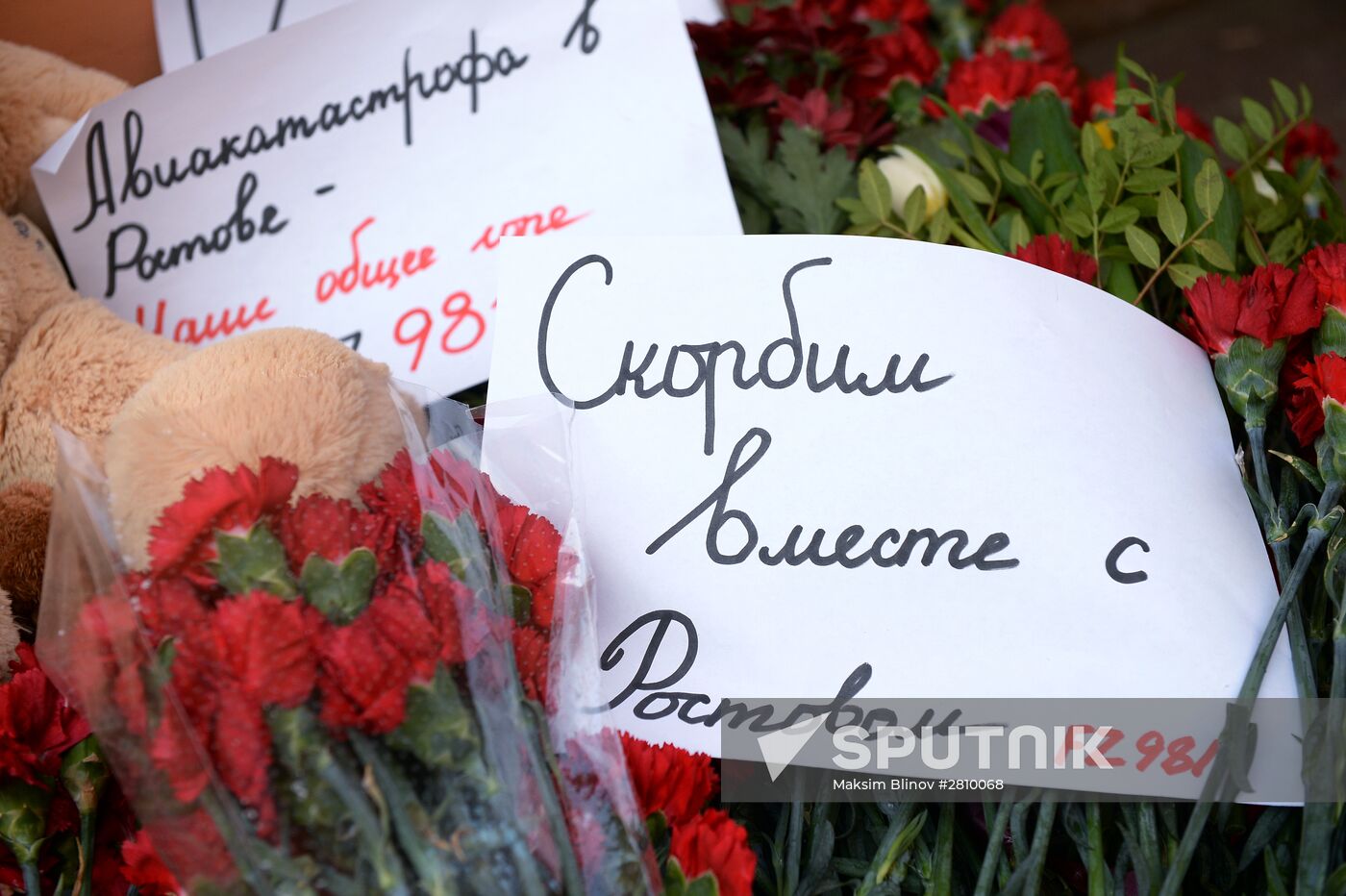 Boeing 737-800 crash victims commemorated outside Moscow's office of Rostov Region delegation