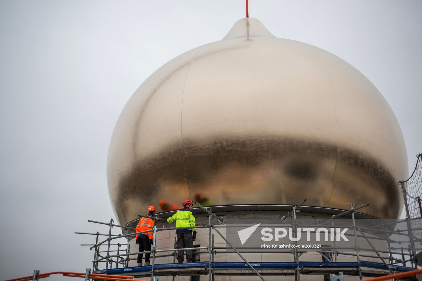 Central dome mounted and crosses consecrated at Russian spiritual center in Paris