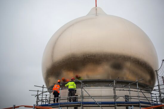 Central dome mounted and crosses consecrated at Russian spiritual center in Paris