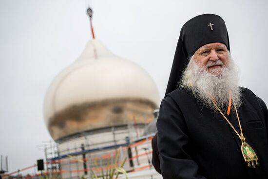 Central dome mounted and crosses consecrated at Russian spiritual center in Paris