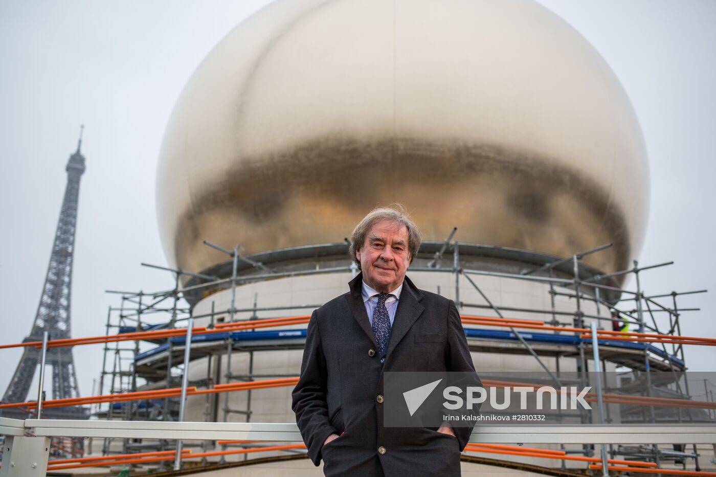 Central dome mounted and crosses consecrated at Russian spiritual center in Paris