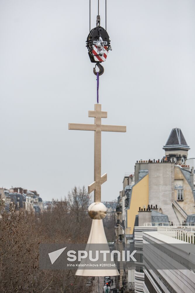 Central dome mounted and crosses consecrated at Russian spiritual center in Paris