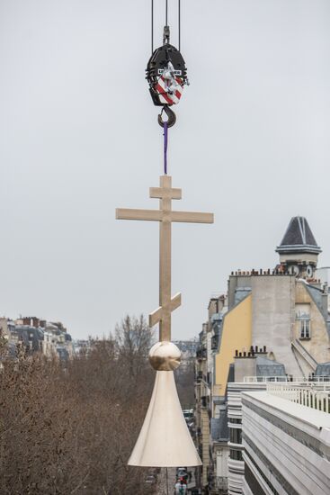 Central dome mounted and crosses consecrated at Russian spiritual center in Paris