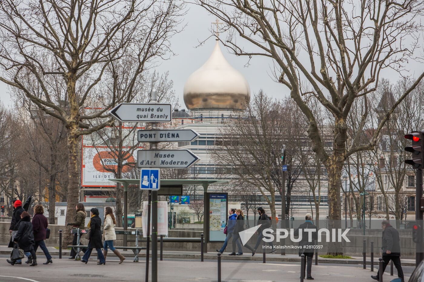 Central dome mounted and crosses consecrated at Russian spiritual center in Paris