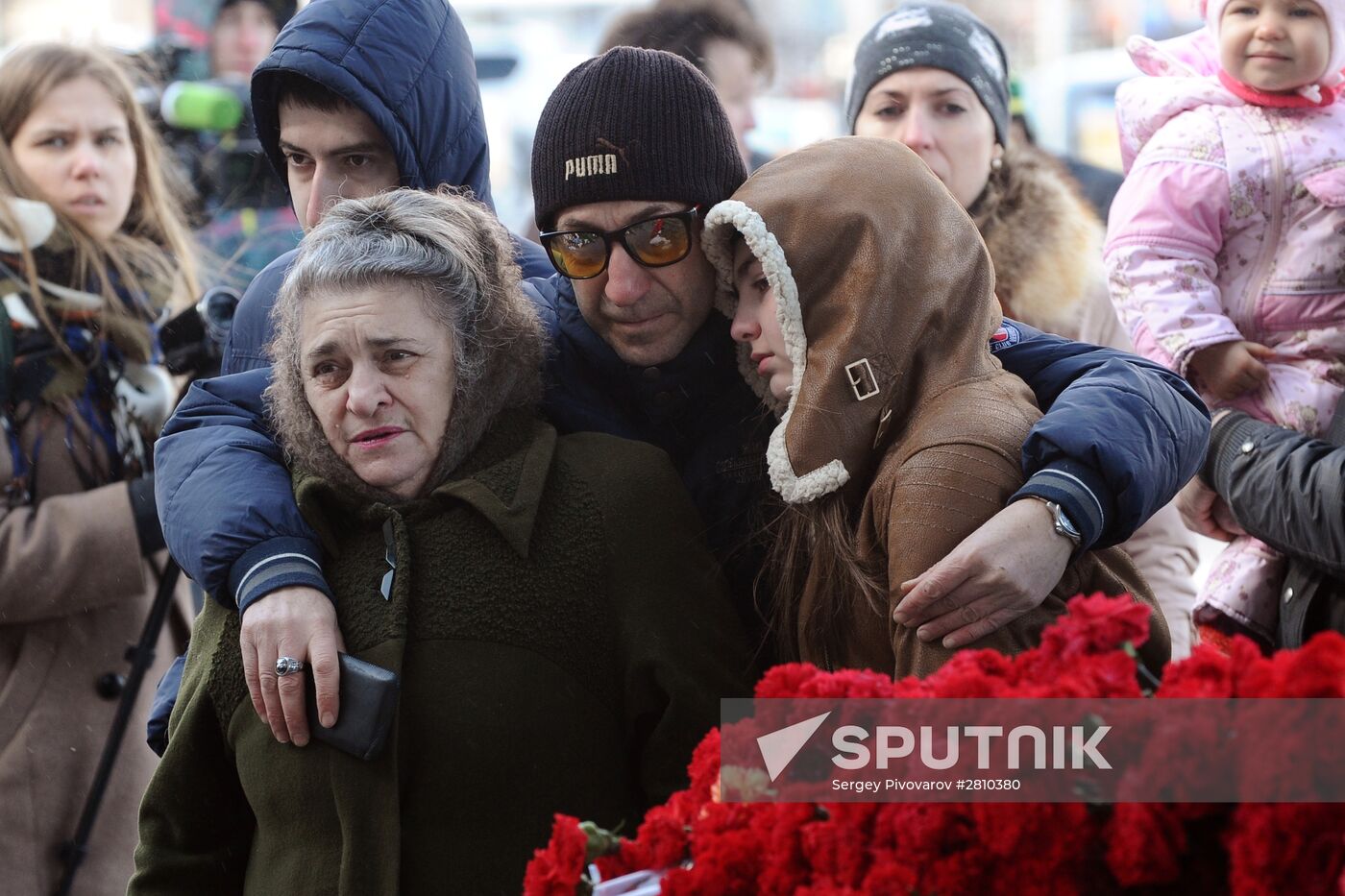 People bring flowers to Rostov-on-Don airport to commemmorate memory of plane crash victims