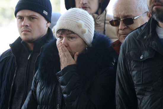 People bring flowers to Rostov-on-Don airport to commemmorate memory of plane crash victims