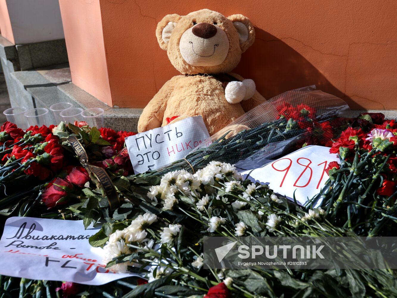 Boeing 737-800 crash victims commemorated outside Moscow's office of Rostov Region delegation