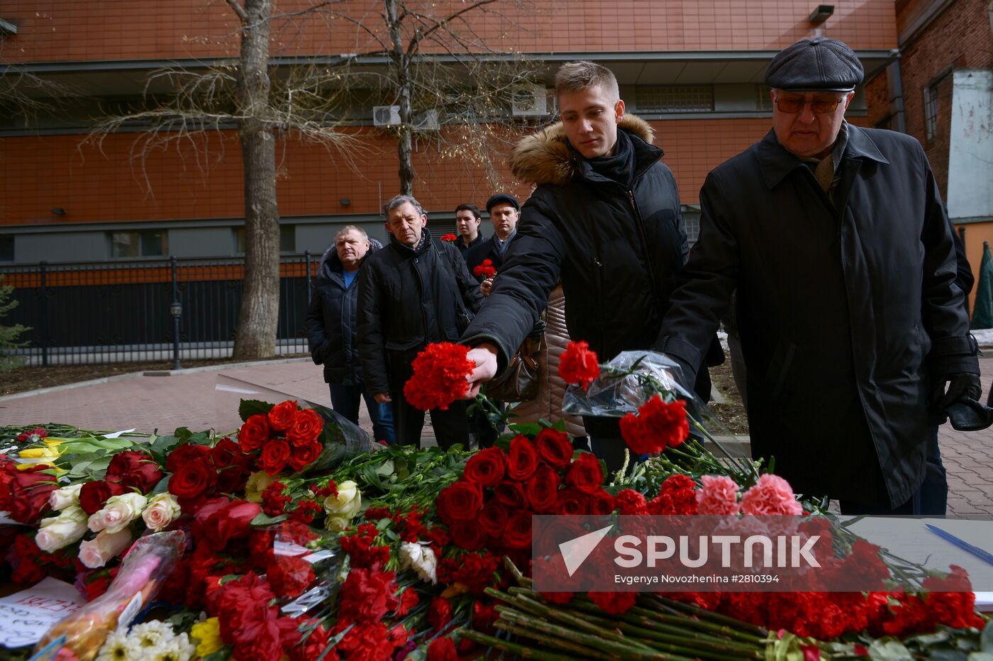 Boeing 737-800 crash victims commemorated outside Moscow's office of Rostov Region delegation