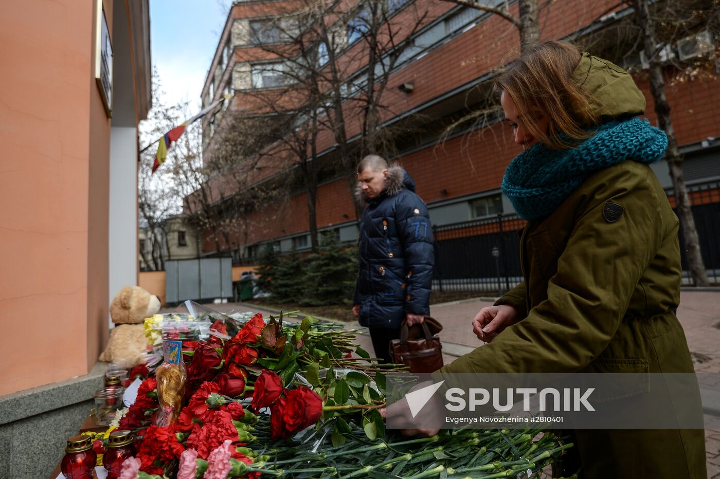 Boeing 737-800 crash victims commemorated outside Moscow's office of Rostov Region delegation