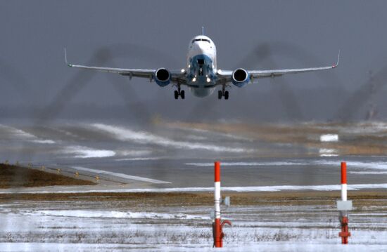 FlyDubai's Boeing 737-800 lands at Vnukovo Airport