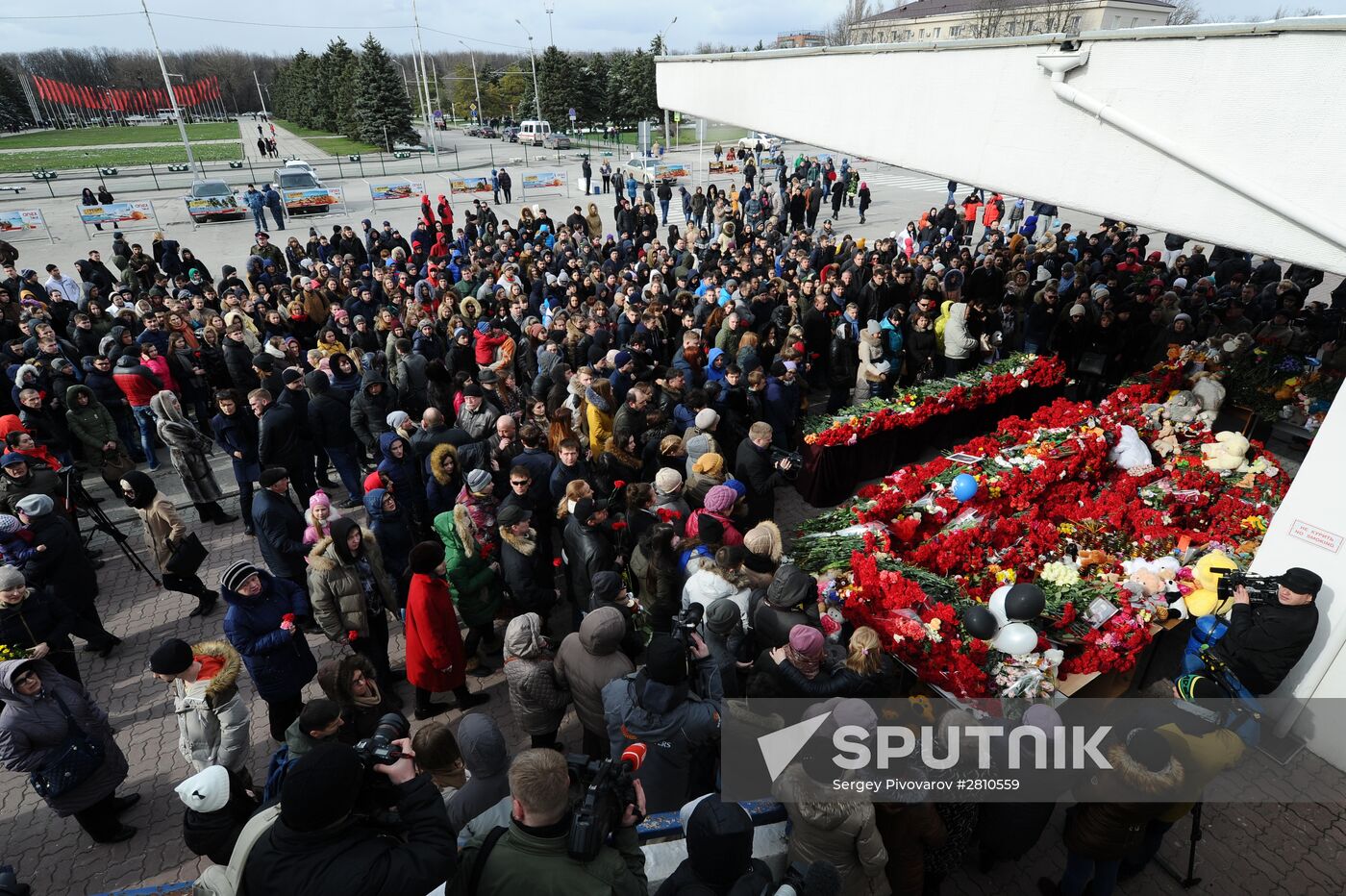 People bring flowers to Rostov-on-Don airport to mourn jet crash victims