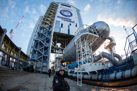 Soyuz-2.1a's fuel-void moving to pad at Vostochny space center