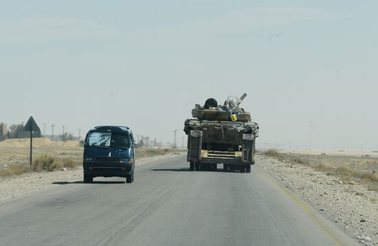 Syrian army and militia units at approaches to Palmyra