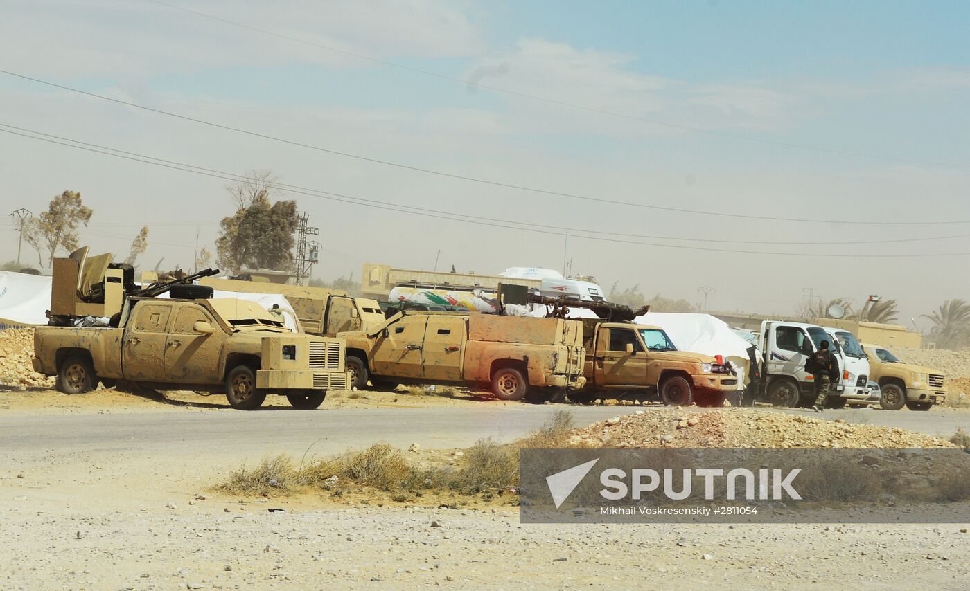 Syrian army and militia units at approaches to Palmyra
