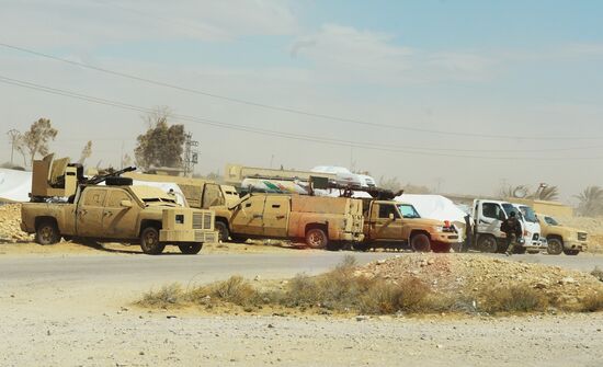 Syrian army and militia units at approaches to Palmyra