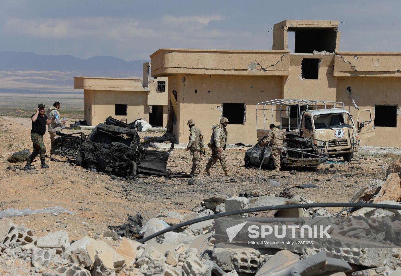 Syrian army and militia units at approaches to Palmyra