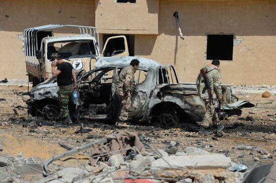 Syrian army and militia units at approaches to Palmyra