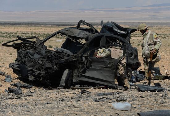 Syrian army and militia units at approaches to Palmyra
