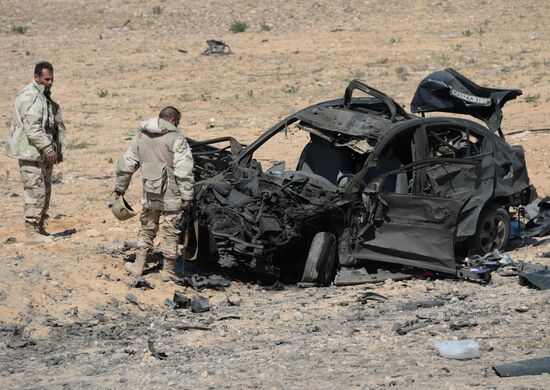 Syrian army and militia units at approaches to Palmyra