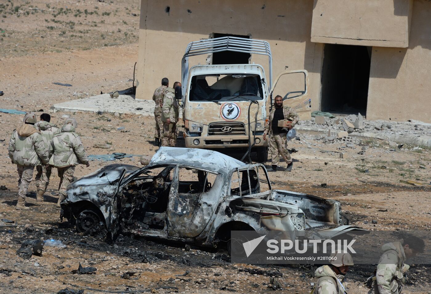 Syrian army and militia units at approaches to Palmyra