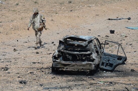 Syrian army and militia units at approaches to Palmyra