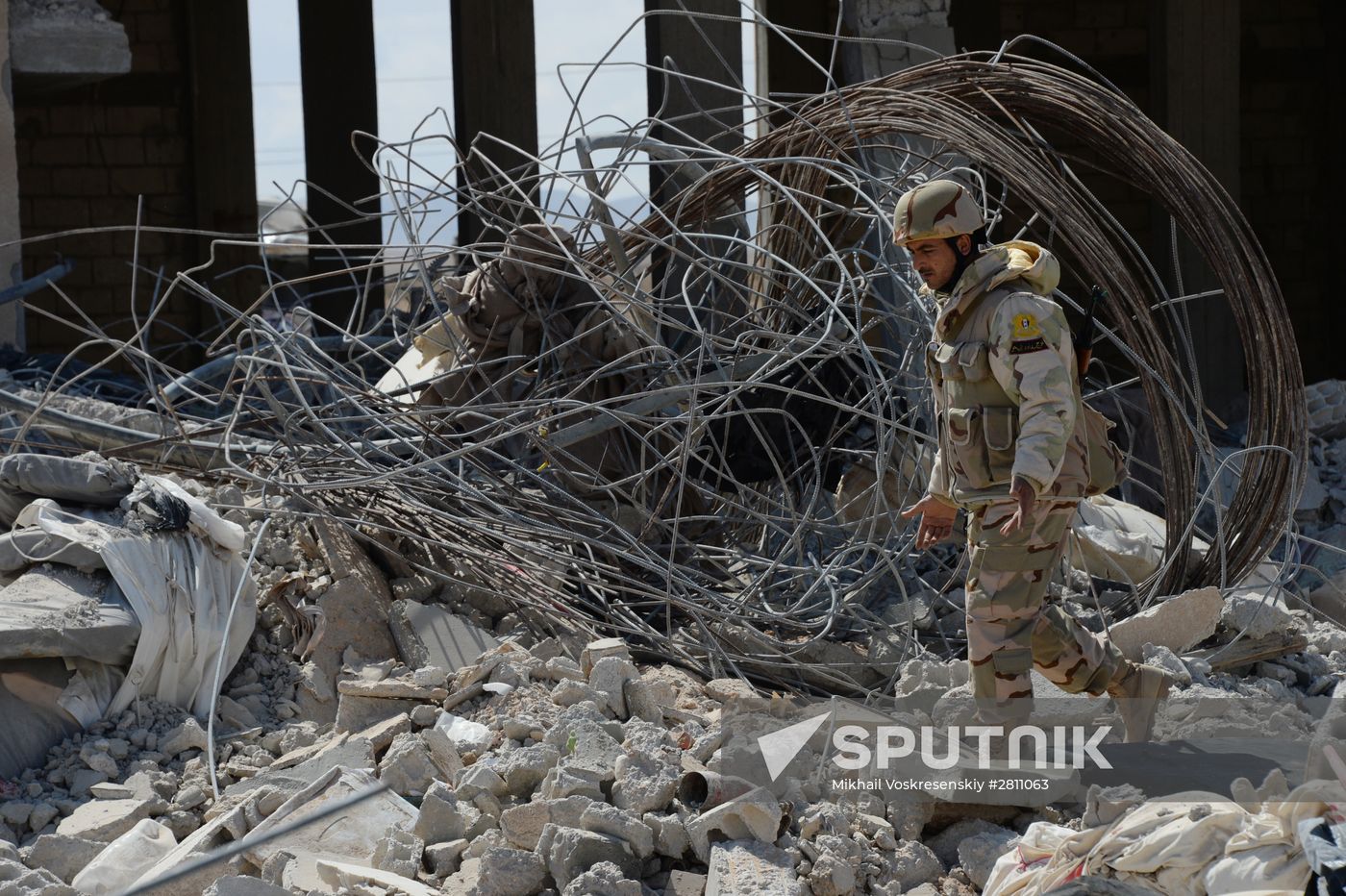 Syrian army and militia units at approaches to Palmyra