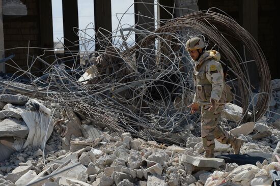 Syrian army and militia units at approaches to Palmyra