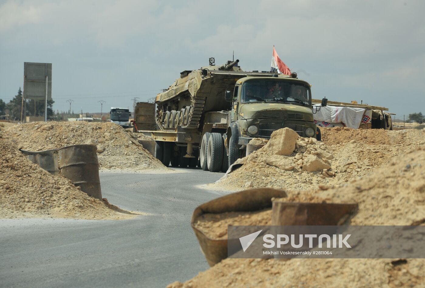 Syrian army and militia units at approaches to Palmyra
