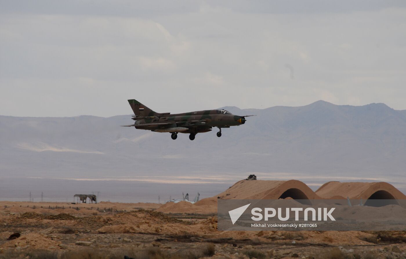 Syrian army and militia units at approaches to Palmyra