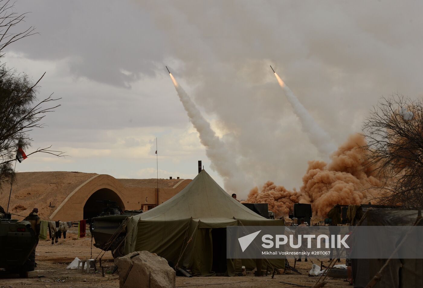Syrian army and militia units at approaches to Palmyra