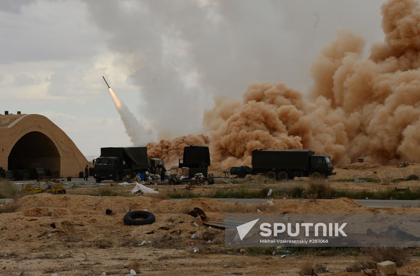 Syrian army and militia units at approaches to Palmyra