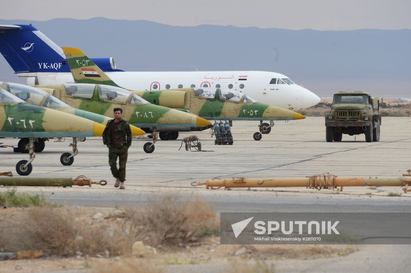 Syrian army and militia units at approaches to Palmyra