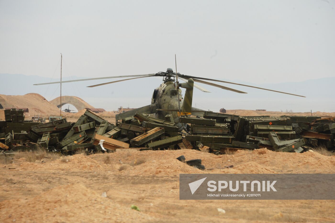 Syrian army and militia units at approaches to Palmyra