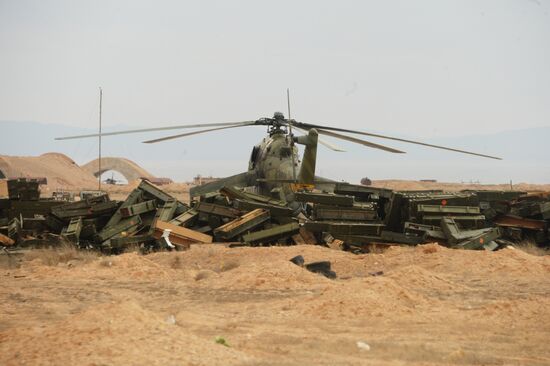 Syrian army and militia units at approaches to Palmyra