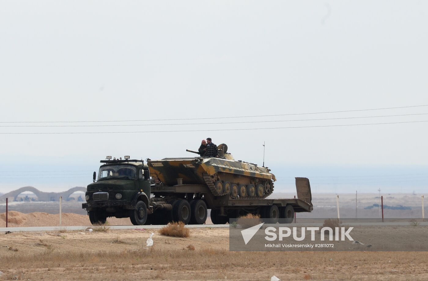 Syrian army and militia units at approaches to Palmyra