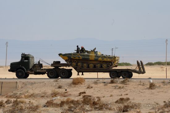 Syrian army and militia units at approaches to Palmyra
